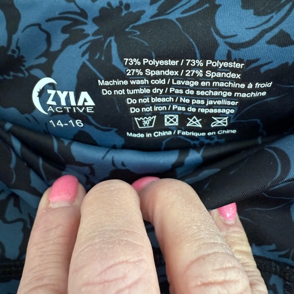 ZYIA black + blue “Light & Tight” high waist leggings Size 14-16. Capri (23-25”) - Picture 4 of 8